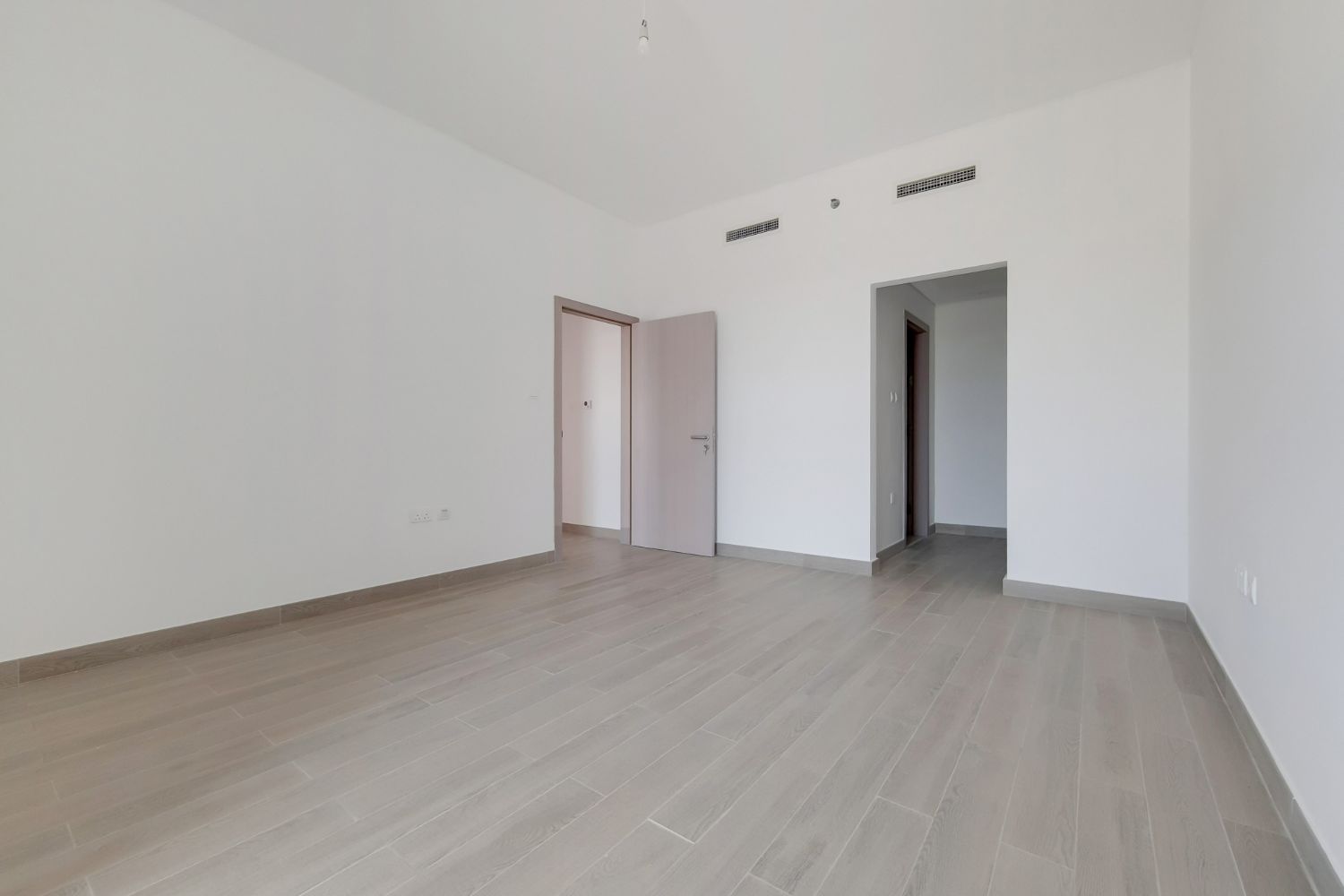 2 Bedrooms Apartment in Waters Edge