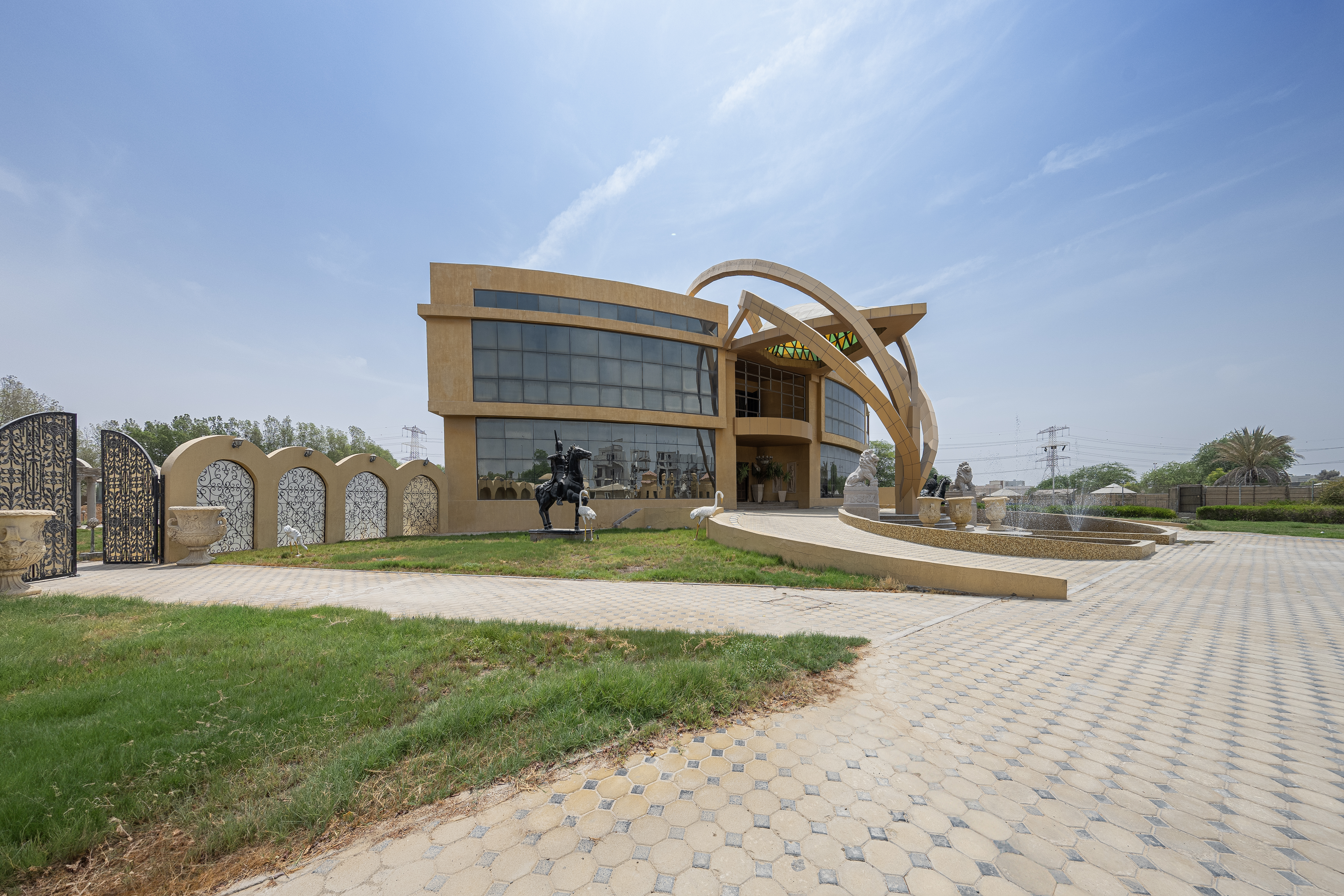 16 Bedrooms Villa in Acacia