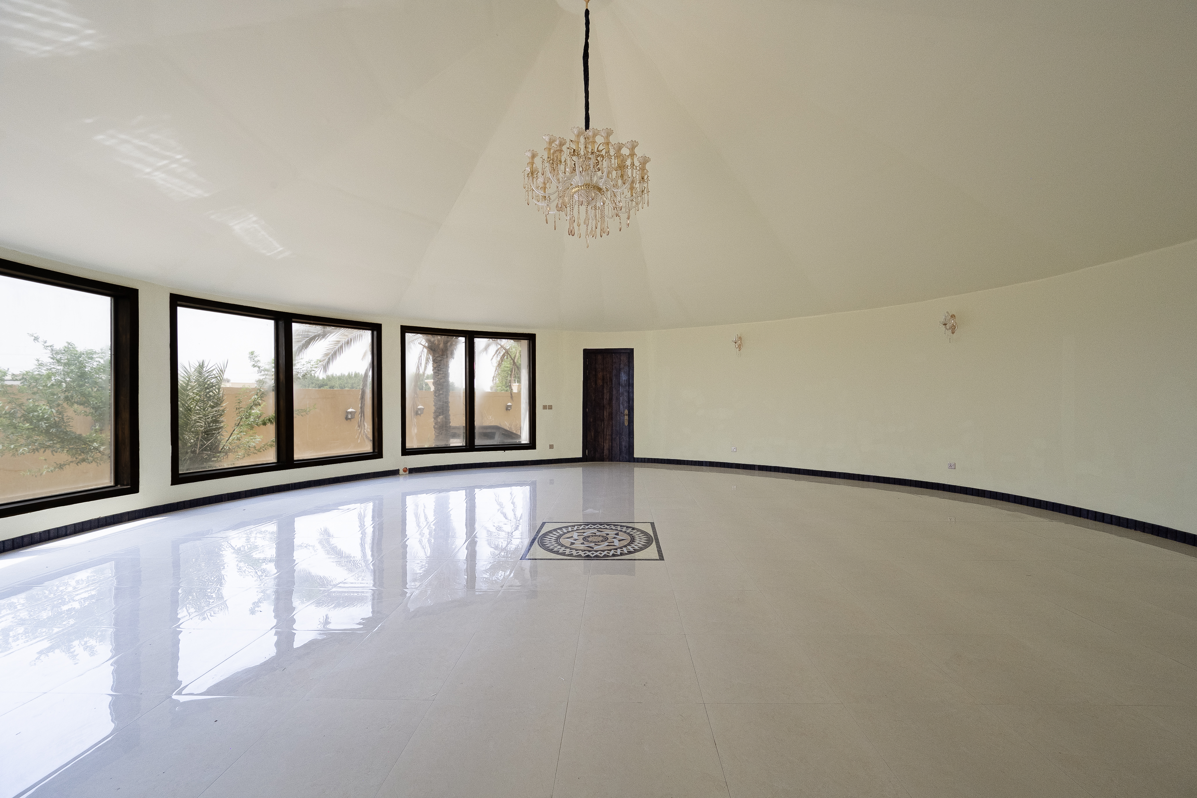 16 Bedrooms Villa in Acacia