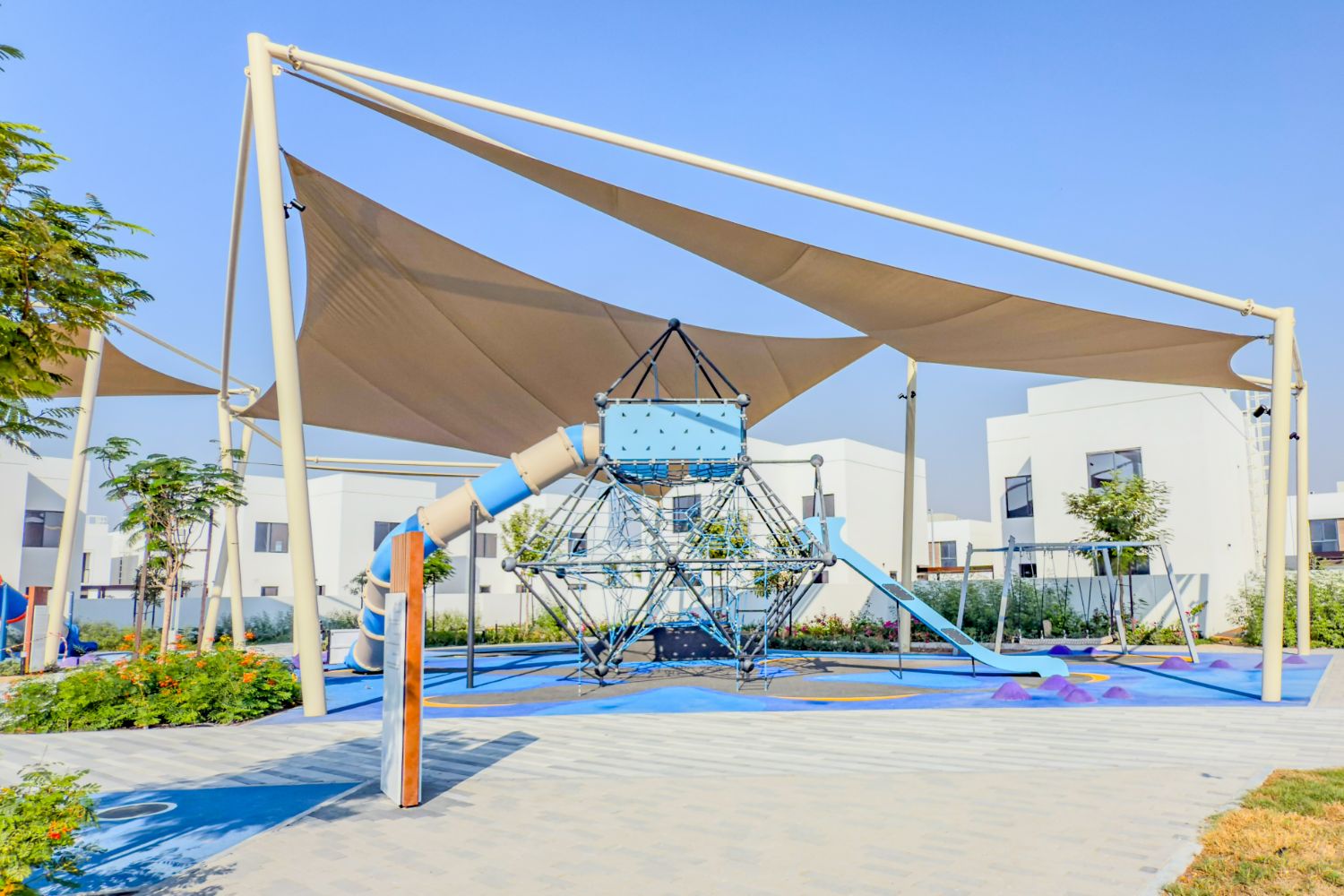 2 Bedrooms Townhouse in Noya Viva