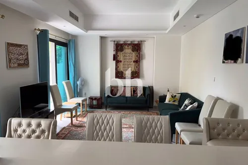 Spacious 4 BR Townhouse | Large Corner Unit