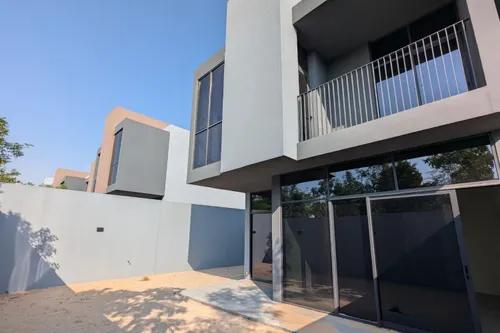 3 Bedrooms Townhouse in Robinia