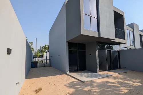3 Bedrooms Townhouse in Robinia