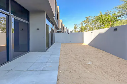 3 Bedrooms Townhouse in Robinia