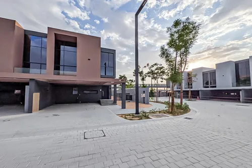 3 Bedrooms Townhouse in Robinia