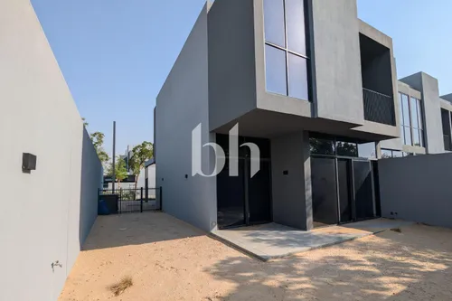 3BR Corner Townhouse | Single Row | Ready