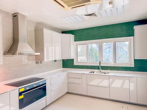 5 Bedrooms Villa in Royal Marina Villas