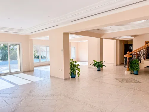 5 Bedrooms Villa in Royal Marina Villas