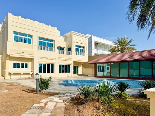 5 Bedrooms Villa in Royal Marina Villas