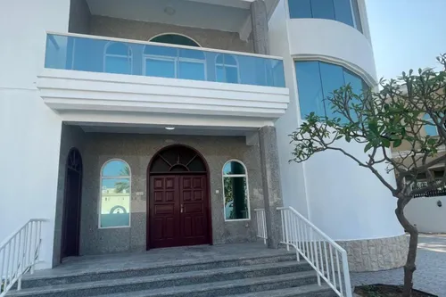5 Bedrooms Villa in Al Fisht