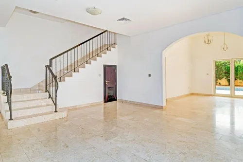 5 Bedrooms Villa in The Centro