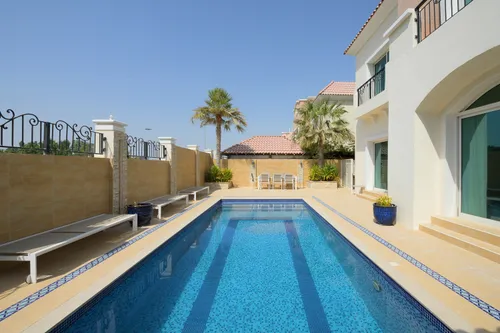 5 Bedrooms Villa in Prime Villa