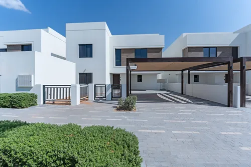 5 Bedrooms Villa in Noya Luma
