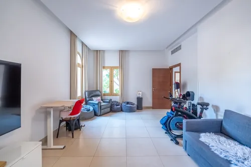 4 Bedrooms Villa in Gardenia