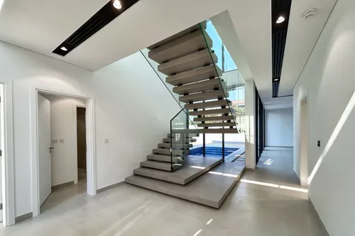 4 Bedrooms Villa in Robinia