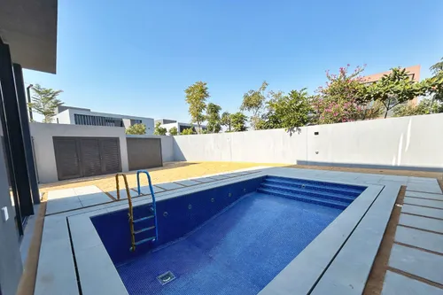 4 Bedrooms Villa in Robinia