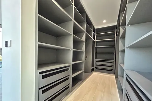 4 Bedrooms Villa in Robinia