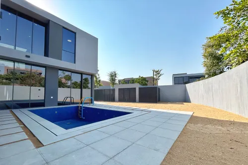 4 Bedrooms Villa in Robinia