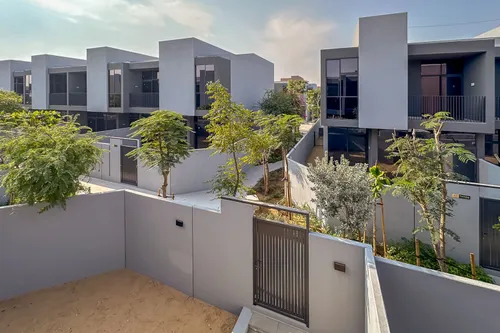3 Bedrooms Townhouse in Azalea