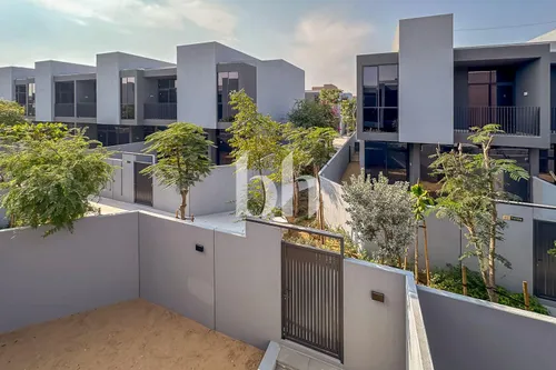 Resale | Freehold | Beautiful Townhouse