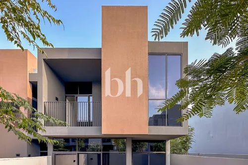 Resale | Freehold | Beautiful Townhouse