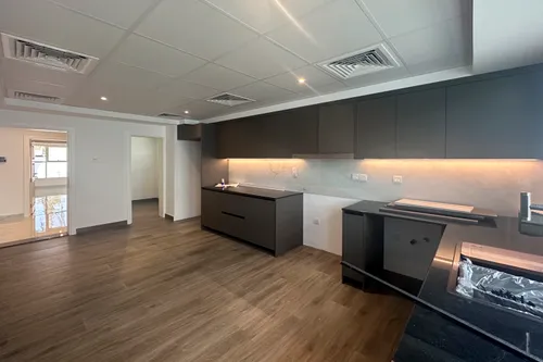 Independent | Renovated Mature Garden | Staff Room