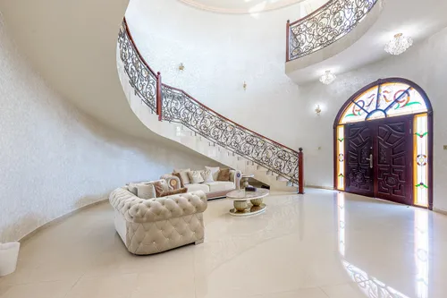 5 Bedrooms Villa in Al Rahmaniya 1