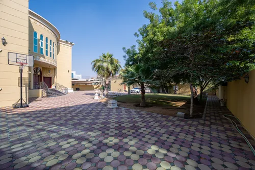 5 Bedrooms Villa in Al Rahmaniya 1