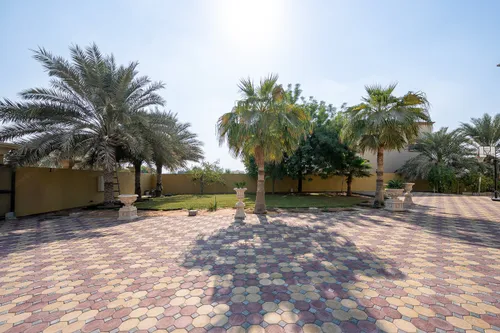 5 Bedrooms Villa in Al Rahmaniya 1