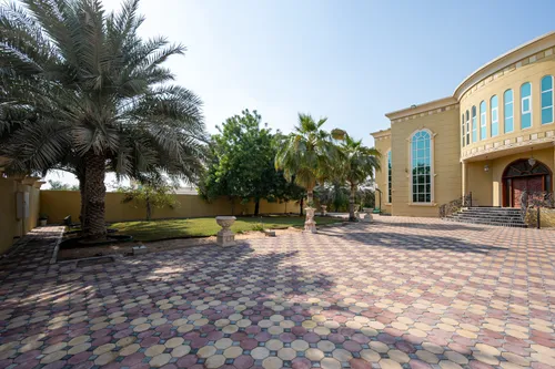 5 Bedrooms Villa in Al Rahmaniya 1