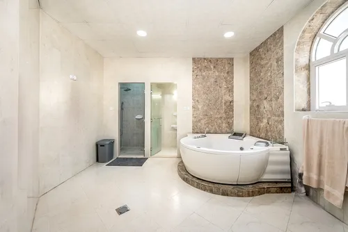 5 Bedrooms Villa in Al Rahmaniya 1