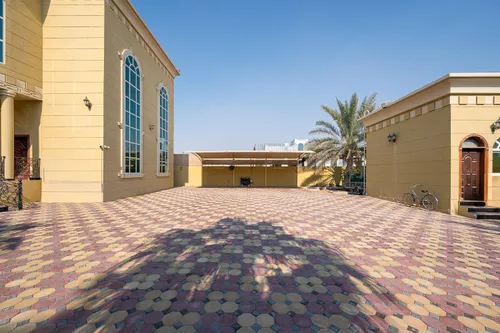 5 Bedrooms Villa in Al Rahmaniya 1