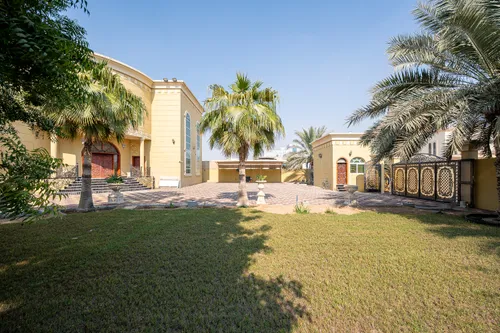 5 Bedrooms Villa in Al Rahmaniya 1
