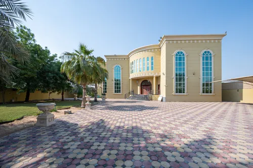 5 Bedrooms Villa in Al Rahmaniya 1