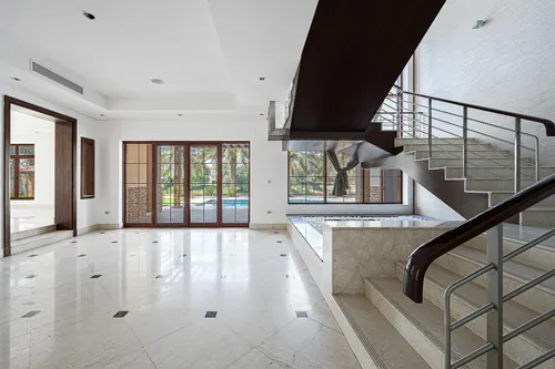 5 Bedrooms Villa in The Mansions