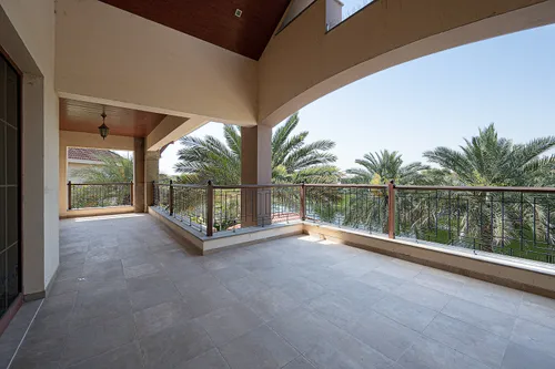 5 Bedrooms Villa in The Mansions