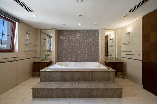 5 Bedrooms Villa in The Mansions