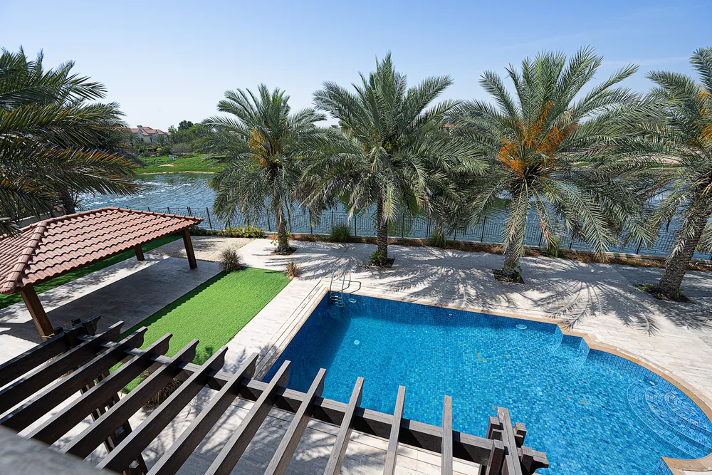 5 Bedrooms Villa in The Mansions