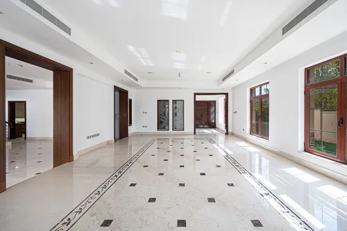 5 Bedrooms Villa in The Mansions