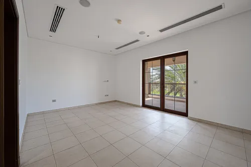 5 Bedrooms Villa in The Mansions
