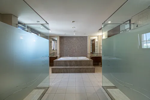 5 Bedrooms Villa in The Mansions