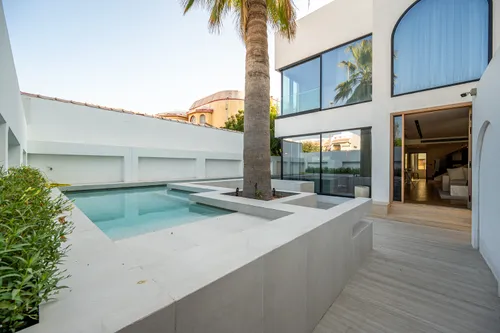 4 Bedrooms Villa in Jumeirah 2 Villas