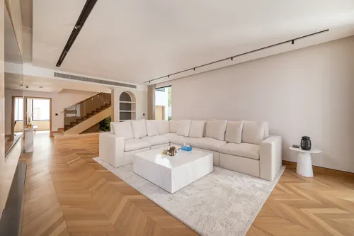 4 Bedrooms Villa in Jumeirah 2 Villas