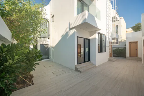 4 Bedrooms Villa in Jumeirah 2 Villas