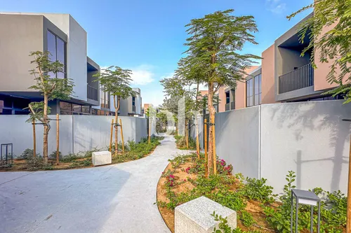 Resale | 3BR Townhouse | 2348sqft | Freehold