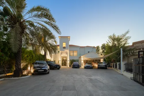 4 Bedrooms Villa in Entertainment Foyer
