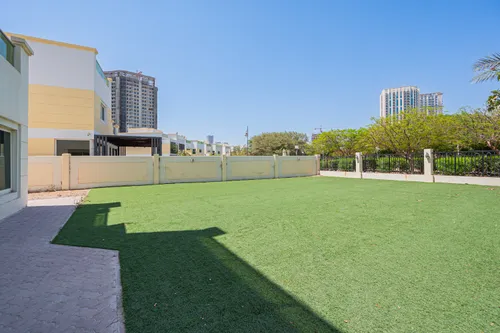 4 Bedrooms Villa in Nakheel Villas