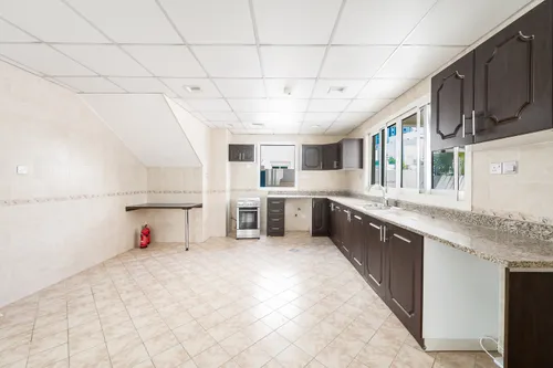 4 Bedrooms Villa in Nakheel Villas
