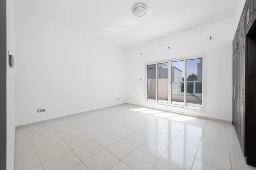 4 Bedrooms Villa in Nakheel Villas