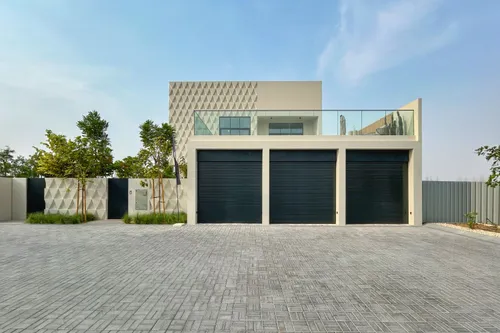Vibrant 3 Bedroom Townhouse | Prime Location